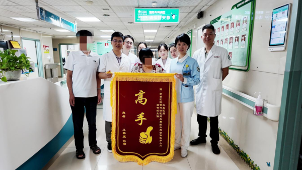 太原股票配资 50斤巨瘤压身多年！72岁老太卸重新生